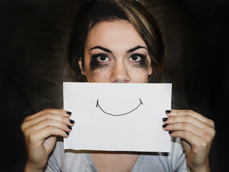 Girl with a card smiley